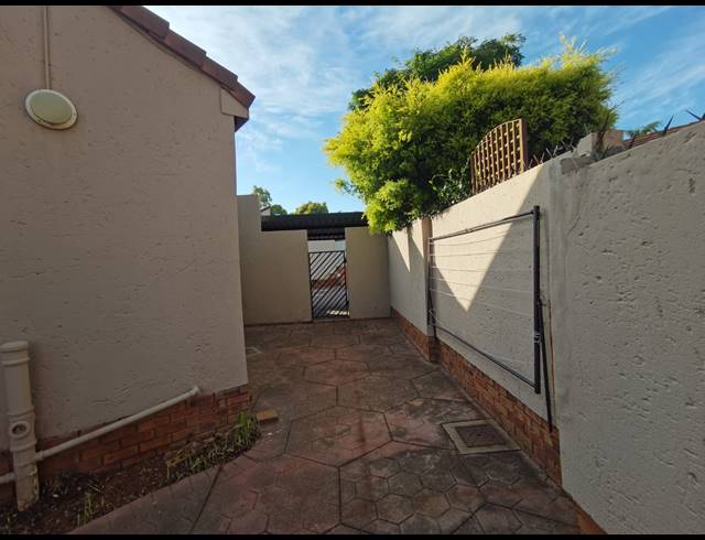 2 BEDROOM HOUSE FOR SALE IN FAERIE GLEN